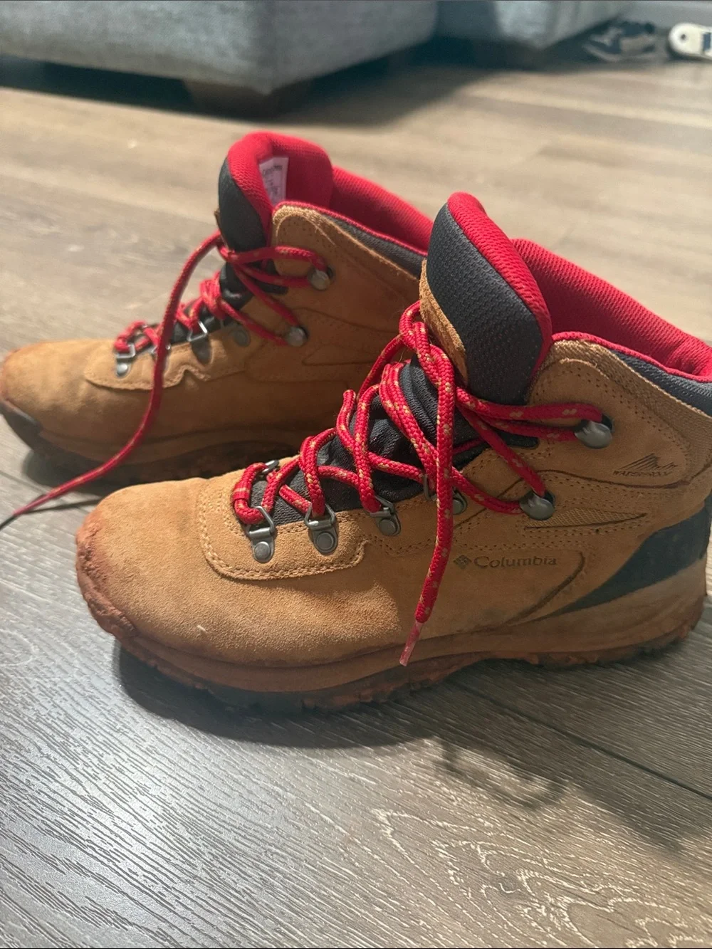 Columbia women’s Tan Suede Hiking Boots with Red Laces